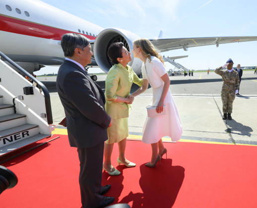 Crown Princess Elisabeth Welcomes Japanese Emperor and Empress - Brussels Emperor Naruhito of Japan and his wife, Empress Masako are welcomed by Princess Elisabeth of Belgium upon their arrival at Melsbroek airport in Brussels, Belgium, 20 June 2026. The Japanese imperial majesties are on a state visit to Belgium. This year, Belgium and Japan celebrate 160 years of diplomatic relations. This state visit is therefore the opportunity to confirm the close ties between the two countries, which are also reflected in the special bond between the Belgian royal family and the Japanese imperial family Photo by Pool ABACAPRESS.COM Brussels Belgium  Copyright: xABACAx