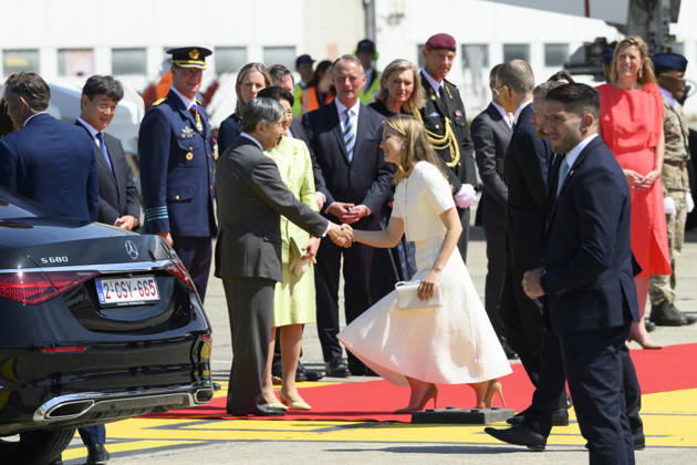 Crown Princess Elisabeth Welcomes Japanese Emperor and Empress - Brussels Emperor Naruhito of Japan and his wife, Empress Masako are welcomed by Princess Elisabeth of Belgium upon their arrival at Melsbroek airport in Brussels, Belgium, 20 June 2026. The Japanese imperial majesties are on a state visit to Belgium. This year, Belgium and Japan celebrate 160 years of diplomatic relations. This state visit is therefore the opportunity to confirm the close ties between the two countries, which are also reflected in the special bond between the Belgian royal family and the Japanese imperial family Photo by Pool ABACAPRESS.COM Brussels Belgium  Copyright: xABACAx