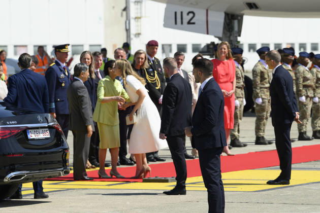 Crown Princess Elisabeth Welcomes Japanese Emperor and Empress - Brussels Emperor Naruhito of Japan and his wife, Empress Masako are welcomed by Princess Elisabeth of Belgium upon their arrival at Melsbroek airport in Brussels, Belgium, 20 June 2026. The Japanese imperial majesties are on a state visit to Belgium. This year, Belgium and Japan celebrate 160 years of diplomatic relations. This state visit is therefore the opportunity to confirm the close ties between the two countries, which are also reflected in the special bond between the Belgian royal family and the Japanese imperial family Photo by Pool ABACAPRESS.COM Brussels Belgium  Copyright: xABACAx
