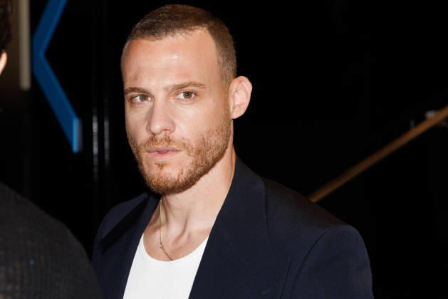 News - Dolce&Gabbana Spring 2027 Men s Collections Show - Celebrities MILAN, ITALY - JUNE 20, 2026: Kerem Bursin leaves the Dolce&amp;Gabbana Men s Spring Summer 2027 collection runway show during the Milan Fashion Week Menswear in Milan, Italy. Photo: Cinzia Camela. Milan Metropol Italy Copyright: xCinziaxCamelax xLiveMediax LPN_2529184
