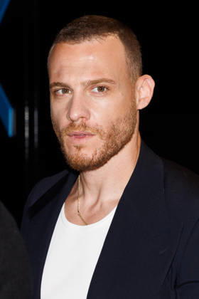 News - Dolce&Gabbana Spring 2027 Men s Collections Show - Celebrities MILAN, ITALY - JUNE 20, 2026: Kerem Bursin leaves the Dolce&amp;Gabbana Men s Spring Summer 2027 collection runway show during the Milan Fashion Week Menswear in Milan, Italy. Photo: Cinzia Camela. Milan Metropol Italy Copyright: xCinziaxCamelax xLiveMediax LPN_2529185