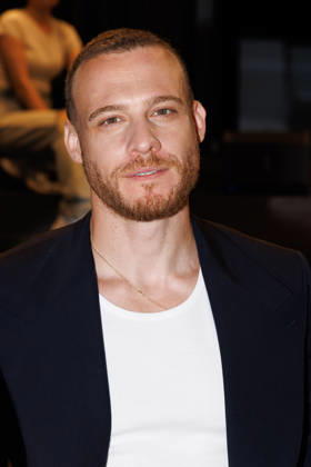 News - Dolce&Gabbana Spring 2027 Men s Collections Show - Celebrities MILAN, ITALY - JUNE 20, 2026: Kerem Bursin leaves the Dolce&amp;Gabbana Men s Spring Summer 2027 collection runway show during the Milan Fashion Week Menswear in Milan, Italy. Photo: Cinzia Camela. Milan Metropol Italy Copyright: xCinziaxCamelax xLiveMediax LPN_2529186