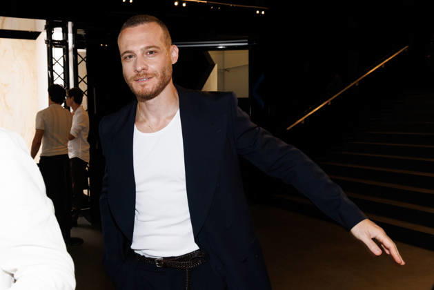 News - Dolce&Gabbana Spring 2027 Men s Collections Show - Celebrities MILAN, ITALY - JUNE 20, 2026: Kerem Bursin leaves the Dolce&amp;Gabbana Men s Spring Summer 2027 collection runway show during the Milan Fashion Week Menswear in Milan, Italy. Photo: Cinzia Camela. Milan Metropol Italy Copyright: xCinziaxCamelax xLiveMediax LPN_2529188