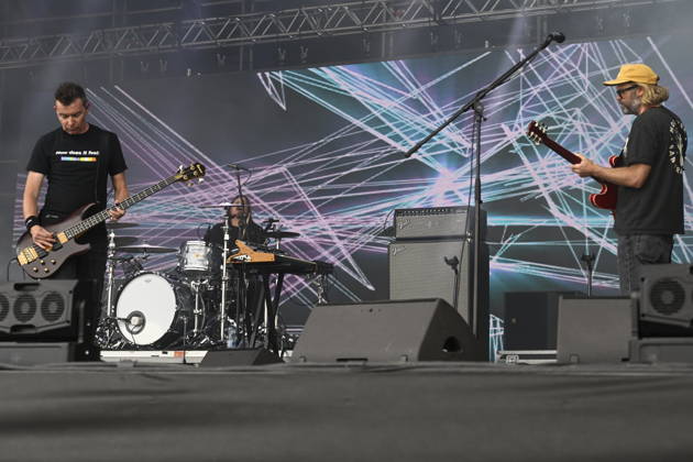 Guitarists Nick Chaplin, left, and Neil Halstead, right, of Slowdive perform during the music festival Metronome Prague, on June 20, 2026, in Prague, Czech Republic. (CTKxPhoto MichalxKrumphanzl) CTKPhotoP2026062004473  CTKPhotoP2026062004473