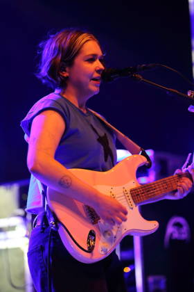 Lindsey Jordan alias Snail Mail bei einem Konzert im Columbia Theater in Berlin, 20. Juni 2026. Snail Mail Konzert Berlin