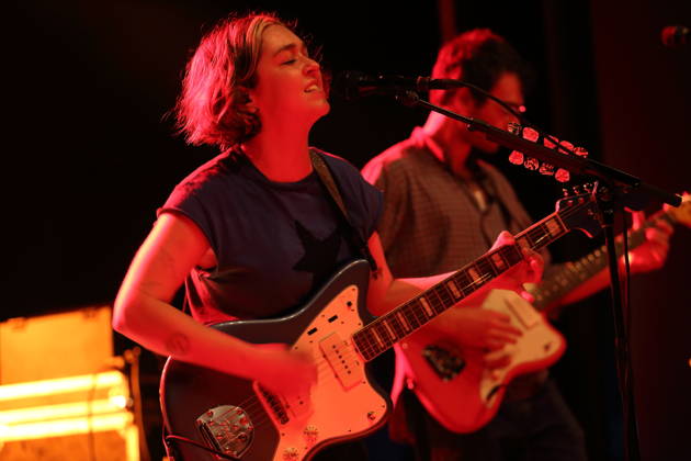 Lindsey Jordan alias Snail Mail bei einem Konzert im Columbia Theater in Berlin, 20. Juni 2026. Snail Mail Konzert Berlin