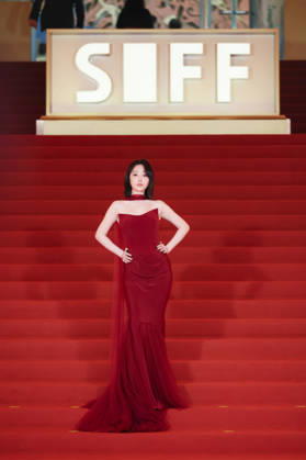 SHANGHAI, CHINA - JUNE 20: Actress Jiang Mengjie arrives at the red carpet of the closing ceremony for the 28th Shanghai International Film Festival on June 20, 2026 in Shanghai, China.  Copyright: xVCGx 111649391089