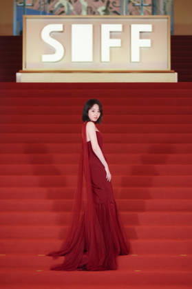 SHANGHAI, CHINA - JUNE 20: Actress Jiang Mengjie arrives at the red carpet of the closing ceremony for the 28th Shanghai International Film Festival on June 20, 2026 in Shanghai, China.  Copyright: xVCGx 111649391094
