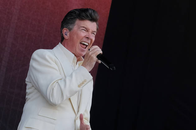 Rick Astley performs at the Isle of Wight festival in Newport, UK - 20 Jun 2026 English singer, songwriter, radio DJ and podcaster, Richard Paul Astley, known professionally as Rick Astley, performing live on stage at the Isle of Wight festival. His debut single Never Gonna Give You Up was a No. 1 hit in more than 25 countries, winning the 1988 Brit Award for Best British Single Newport United Kingdom Copyright: xDawnxFletcher-Parkx xSOPAxImagesx DSCF5304