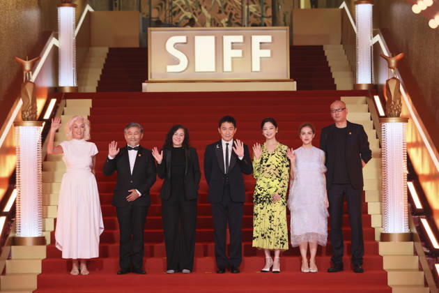 SHANGHAI, CHINA - JUNE 20: Jury members actor Tony Leung Chiu-wai, producer Dora Bouchoucha Fourati, director Guan Hu, director Aktan Abdykalykov, director-screenwriter Dea Kulumbegashvili, screenwriter Fernanda Valadez and actress Xin Zhilei arrive at the red carpet of the closing ceremony for the 28th Shanghai International Film Festival on June 20, 2026 in Shanghai, China.  Copyright: xVCGx 111649394337