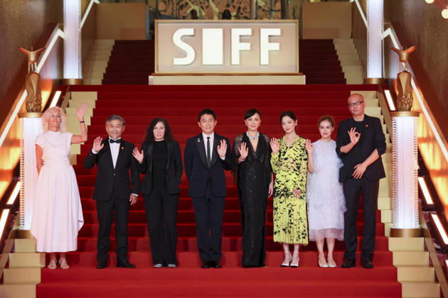 SHANGHAI, CHINA - JUNE 20: Jury members actor Tony Leung Chiu-wai and his wife Carina Lau Kar-ling, producer Dora Bouchoucha Fourati, director Guan Hu, director Aktan Abdykalykov, director-screenwriter Dea Kulumbegashvili, screenwriter Fernanda Valadez and actress Xin Zhilei arrive at the red carpet of the closing ceremony for the 28th Shanghai International Film Festival on June 20, 2026 in Shanghai, China.  Copyright: xVCGx 111649394342