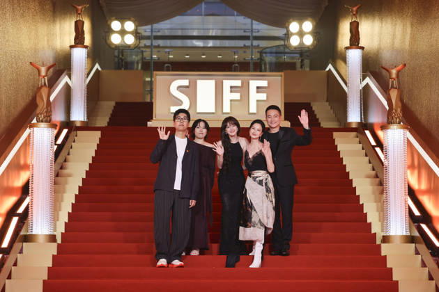 SHANGHAI, CHINA - JUNE 20: Director Liu Xiaoyang, screenwriter Zhang Xiaoying, actress Vicky Chen (aka Wen Qi), actress Ni Hongjie and actor Yu Entai arrive at the red carpet of the closing ceremony for the 28th Shanghai International Film Festival on June 20, 2026 in Shanghai, China.  Copyright: xVCGx 111649394358