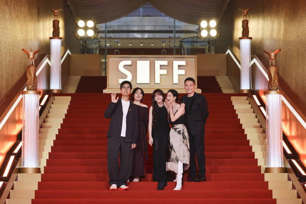 SHANGHAI, CHINA - JUNE 20: Director Liu Xiaoyang, screenwriter Zhang Xiaoying, actress Vicky Chen (aka Wen Qi), actress Ni Hongjie and actor Yu Entai arrive at the red carpet of the closing ceremony for the 28th Shanghai International Film Festival on June 20, 2026 in Shanghai, China.  Copyright: xVCGx 111649394359