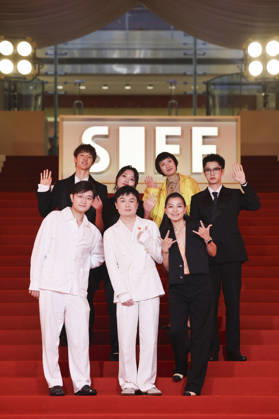 SHANGHAI, CHINA - JUNE 20: Actor Yin Fang and actress Li Xueqin arrive at the red carpet of the closing ceremony for the 28th Shanghai International Film Festival on June 20, 2026 in Shanghai, China.  Copyright: xVCGx 111649394370