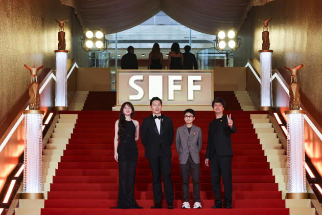 SHANGHAI, CHINA - JUNE 20: Actress Vicky Chen (aka Wen Qi) (L1) and film director Anthony Chen (L2) arrive at the red carpet of the closing ceremony for the 28th Shanghai International Film Festival on June 20, 2026 in Shanghai, China.  Copyright: xVCGx 111649391174