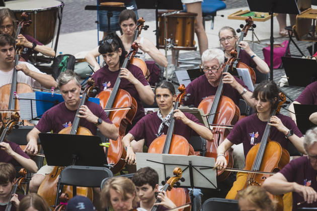 Symphonic Mob, Flashmob im Sony Center, Berlin, 20.06.2026 Symphonic Mob des Deutschen Symphonie-Orchester (DSO) unter der Leitung seines künftigen Chefdirigenten Kazuki Yamada am 20.06.2026. Profis und Hobbymusiker spielen gemeinsam Werke von Brahms, Mozart, Haydn und Bizet im ehemaligen Berliner Sony Center am Potsdamer Platz. Berlin Sony Center Berlin Deutschland Copyright: xGüntherxDornx
