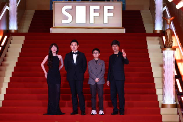 SHANGHAI, CHINA - JUNE 20: Actress Vicky Chen (aka Wen Qi) (L1) and director Anthony Chen (L2) arrive at the red carpet of the closing ceremony for the 28th Shanghai International Film Festival on June 20, 2026 in Shanghai, China.  Copyright: xVCGx 111649518225