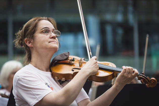 Symphonic Mob, Flashmob im Sony Center, Berlin, 20.06.2026 Symphonic Mob des Deutschen Symphonie-Orchester (DSO) unter der Leitung seines künftigen Chefdirigenten Kazuki Yamada am 20.06.2026. Profis und Hobbymusiker spielen gemeinsam Werke von Brahms, Mozart, Haydn und Bizet im ehemaligen Berliner Sony Center am Potsdamer Platz. Berlin Sony Center Berlin Deutschland Copyright: xGüntherxDornx