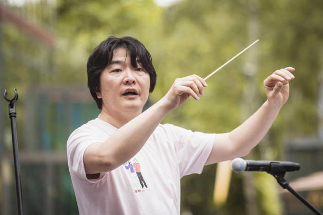 Symphonic Mob, Flashmob im Sony Center, Berlin, 20.06.2026 Symphonic Mob des Deutschen Symphonie-Orchester (DSO) unter der Leitung seines künftigen Chefdirigenten Kazuki Yamada am 20.06.2026. Profis und Hobbymusiker spielen gemeinsam Werke von Brahms, Mozart, Haydn und Bizet im ehemaligen Berliner Sony Center am Potsdamer Platz. Berlin Sony Center Berlin Deutschland Copyright: xGüntherxDornx