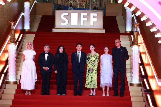 SHANGHAI, CHINA - JUNE 20: Actor Tony Leung Chiu-wai and actress Xin Zhilei arrive at the red carpet of the closing ceremony for the 28th Shanghai International Film Festival on June 20, 2026 in Shanghai, China.  Copyright: xVCGx 111649518336