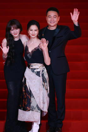 SHANGHAI, CHINA - JUNE 20: Actress Vicky Chen (aka Wen Qi), actress Ni Hongjie and actor Yu Entai arrive at the red carpet of the closing ceremony for the 28th Shanghai International Film Festival on June 20, 2026 in Shanghai, China.  Copyright: xVCGx 111649518310