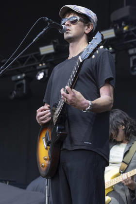 Bar Italia perform at Halifax Piece Hall Sam Fenton of Bar Italia performs at Piece Hall, Halifax, England, 20th June 2026, Credit:Mike Gray MIKE GRAY - B4227 Avalon  Copyright: xMikexGrayx xMIKExGRAYx-xB4227x xAvalonx 1111529116