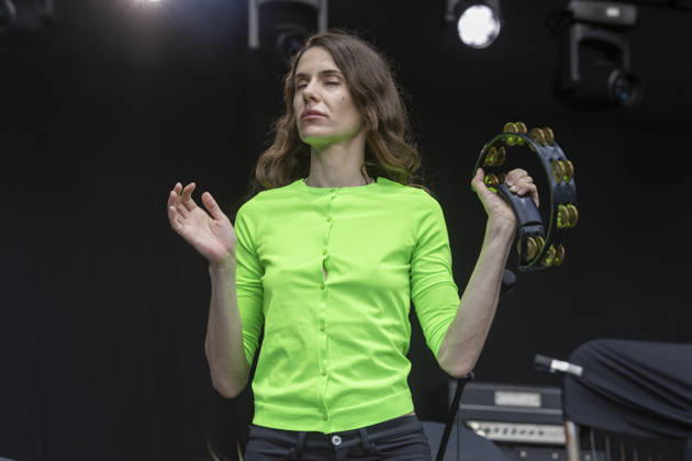 Bar Italia perform at Halifax Piece Hall Nina Cristante of Bar Italia performs at Piece Hall, Halifax, England, 20th June 2026, Credit:Mike Gray MIKE GRAY - B4227 Avalon  Copyright: xMikexGrayx xMIKExGRAYx-xB4227x xAvalonx 1111529149
