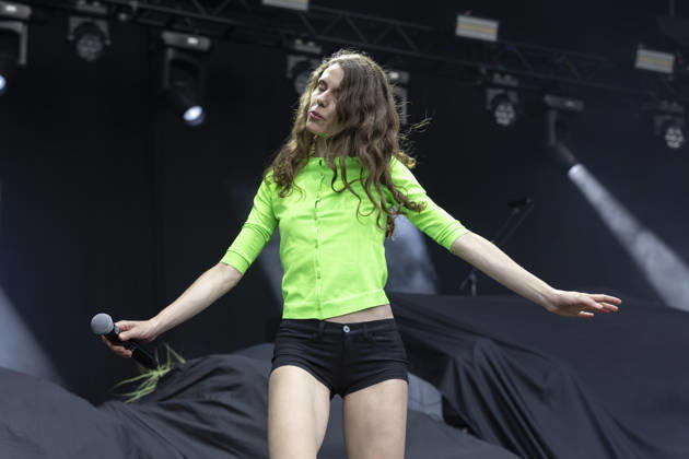Bar Italia perform at Halifax Piece Hall Nina Cristante of Bar Italia performs at Piece Hall, Halifax, England, 20th June 2026, Credit:Mike Gray MIKE GRAY - B4227 Avalon  Copyright: xMikexGrayx xMIKExGRAYx-xB4227x xAvalonx 1111529165