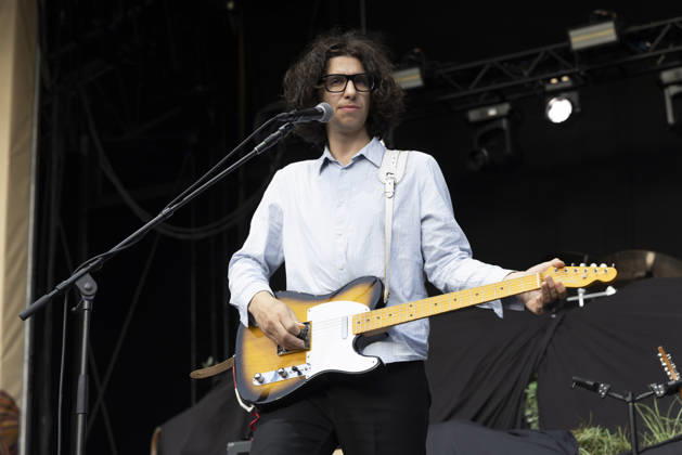 Bar Italia perform at Halifax Piece Hall Jezmi Tarik Fehmi of Bar Italia performs at Piece Hall, Halifax, England, 20th June 2026, Credit:Mike Gray MIKE GRAY - B4227 Avalon  Copyright: xMikexGrayx xMIKExGRAYx-xB4227x xAvalonx 1111529188