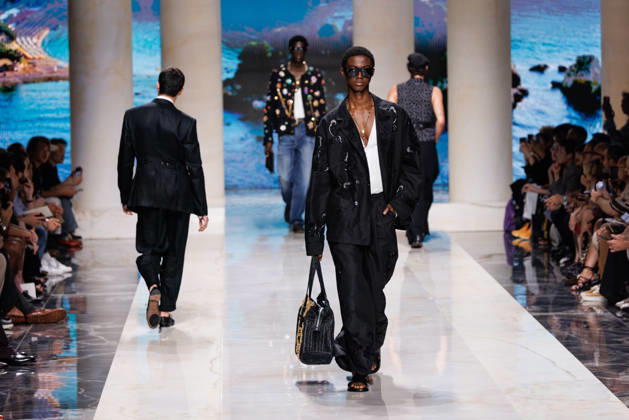 News - Dolce&Gabbana - Runway - Milan Fashion Week - Menswear Spring Summer 2027 MILAN, ITALY - JUNE 20, 2026: Models walk the runway during the Dolce&amp;Gabbana Men s Spring Summer 2027 collection fashion show as part of Milan Fashion Week Menswear in Milan, Italy. Photo: Cinzia Camela. Milan Metropol Italy Copyright: xCinziaxCamelax xLiveMediax LPN_2529282