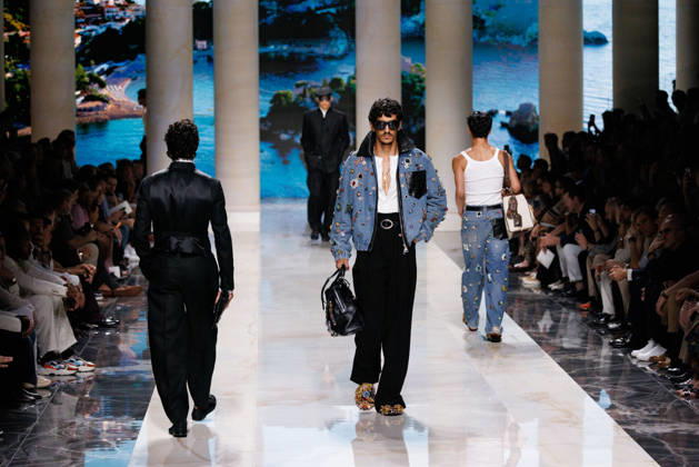 News - Dolce&Gabbana - Runway - Milan Fashion Week - Menswear Spring Summer 2027 MILAN, ITALY - JUNE 20, 2026: Models walk the runway during the Dolce&amp;Gabbana Men s Spring Summer 2027 collection fashion show as part of Milan Fashion Week Menswear in Milan, Italy. Photo: Cinzia Camela. Milan Metropol Italy Copyright: xCinziaxCamelax xLiveMediax LPN_2529299