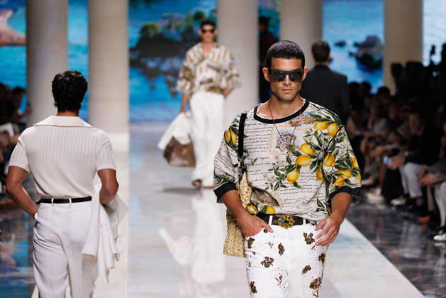 News - Dolce&Gabbana - Runway - Milan Fashion Week - Menswear Spring Summer 2027 MILAN, ITALY - JUNE 20, 2026: A model walks the runway during the Dolce&amp;Gabbana Men s Spring Summer 2027 collection fashion show as part of Milan Fashion Week Menswear in Milan, Italy. Photo: Cinzia Camela. Milan Metropol Italy Copyright: xCinziaxCamelax xLiveMediax LPN_2529310