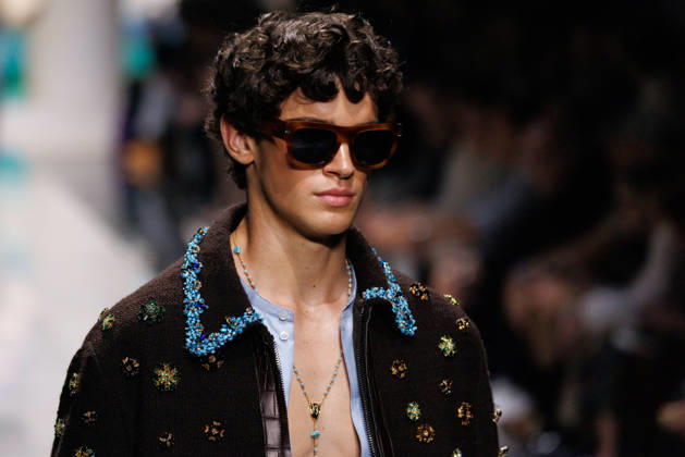 News - Dolce&Gabbana - Runway - Milan Fashion Week - Menswear Spring Summer 2027 MILAN, ITALY - JUNE 20, 2026: A model walks the runway during the Dolce&amp;Gabbana Men s Spring Summer 2027 collection fashion show as part of Milan Fashion Week Menswear in Milan, Italy. Photo: Cinzia Camela. Milan Metropol Italy Copyright: xCinziaxCamelax xLiveMediax LPN_2529330