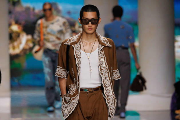 News - Dolce&Gabbana - Runway - Milan Fashion Week - Menswear Spring Summer 2027 MILAN, ITALY - JUNE 20, 2026: A model walks the runway during the Dolce&amp;Gabbana Men s Spring Summer 2027 collection fashion show as part of Milan Fashion Week Menswear in Milan, Italy. Photo: Cinzia Camela. Milan Metropol Italy Copyright: xCinziaxCamelax xLiveMediax LPN_2529349