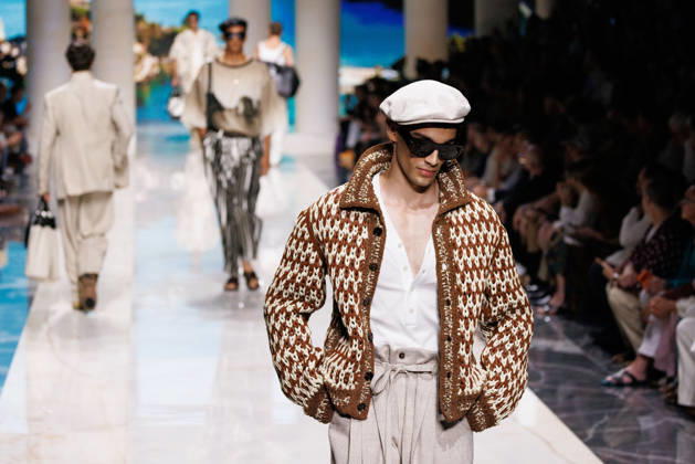 News - Dolce&Gabbana - Runway - Milan Fashion Week - Menswear Spring Summer 2027 MILAN, ITALY - JUNE 20, 2026: A model walks the runway during the Dolce&amp;Gabbana Men s Spring Summer 2027 collection fashion show as part of Milan Fashion Week Menswear in Milan, Italy. Photo: Cinzia Camela. Milan Metropol Italy Copyright: xCinziaxCamelax xLiveMediax LPN_2529371