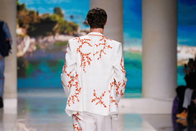 News - Dolce&Gabbana - Runway - Milan Fashion Week - Menswear Spring Summer 2027 MILAN, ITALY - JUNE 20, 2026: A model walks the runway during the Dolce&amp;Gabbana Men s Spring Summer 2027 collection fashion show as part of Milan Fashion Week Menswear in Milan, Italy. Photo: Cinzia Camela. Milan Metropol Italy Copyright: xCinziaxCamelax xLiveMediax LPN_2529385