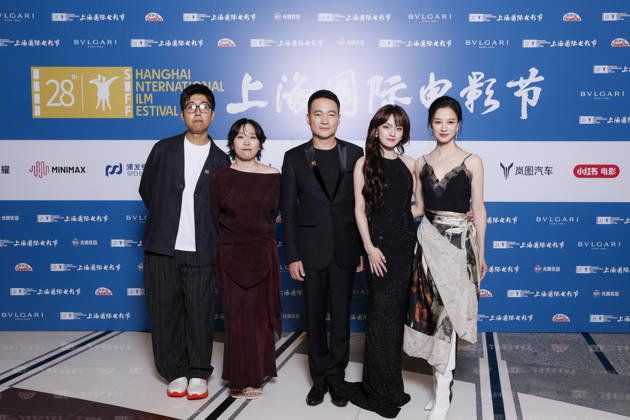 SHANGHAI, CHINA - JUNE 20: Director Liu Xiaoyang, screenwriter Zhang Xiaoying, actress Vicky Chen (aka Wen Qi), actress Ni Hongjie and actor Yu Entai pose for a photo at the closing ceremony for the 28th Shanghai International Film Festival on June 20, 2026 in Shanghai, China. Copyright: xVCGx 111649408045