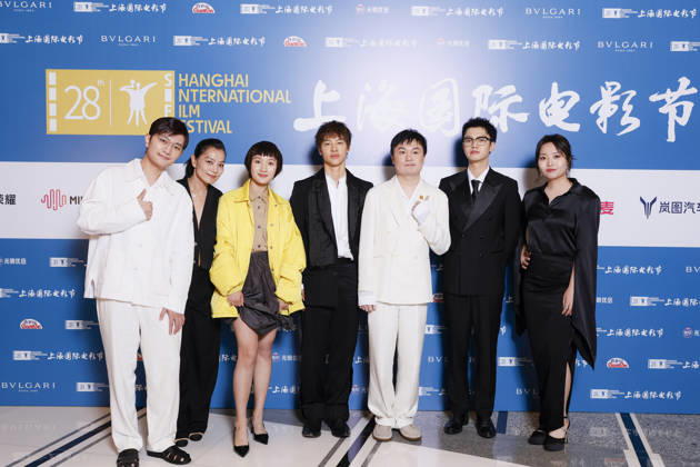 SHANGHAI, CHINA - JUNE 20: Actor Yin Fang and actress Li Xueqin pose for a photo at the closing ceremony for the 28th Shanghai International Film Festival on June 20, 2026 in Shanghai, China. Copyright: xVCGx 111649408062