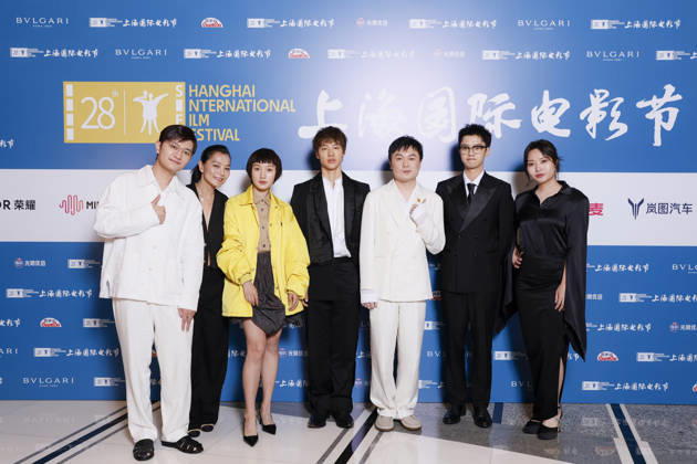 SHANGHAI, CHINA - JUNE 20: Actor Yin Fang and actress Li Xueqin pose for a photo at the closing ceremony for the 28th Shanghai International Film Festival on June 20, 2026 in Shanghai, China. Copyright: xVCGx 111649408063