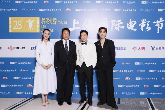 SHANGHAI, CHINA - JUNE 20: Actor Zhang Songwen and actress Isabella Leong pose for a photo at the closing ceremony for the 28th Shanghai International Film Festival on June 20, 2026 in Shanghai, China. Copyright: xVCGx 111649408087
