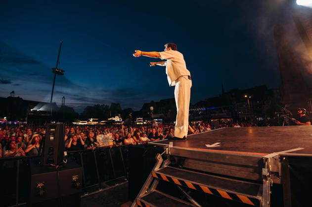 Kamrad live beim 49. Krämerbrückenfest auf dem Domplatz. Erfurt, 19.06.2026