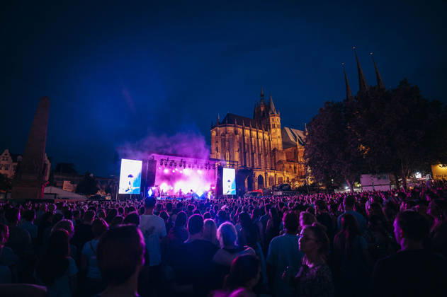 Kamrad live beim 49. Krämerbrückenfest auf dem Domplatz. Erfurt, 19.06.2026