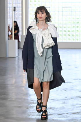 IPA85907689 - Milan, Milan Men™s Fashion Week Spring Summer 2027 - Men™s Fashion, Spring Summer 2027 - Simon Cracker fashion show - runway - pictured: model  Copyright: xSimonaxChiocciax xSimonaxChiocciax 85907689