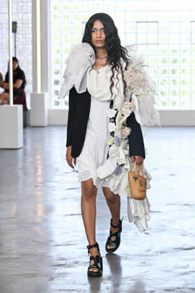 IPA85907782 - Milan, Milan Men™s Fashion Week Spring Summer 2027 - Men™s Fashion, Spring Summer 2027 - Simon Cracker fashion show - runway - pictured: model  Copyright: xSimonaxChiocciax xSimonaxChiocciax 85907782