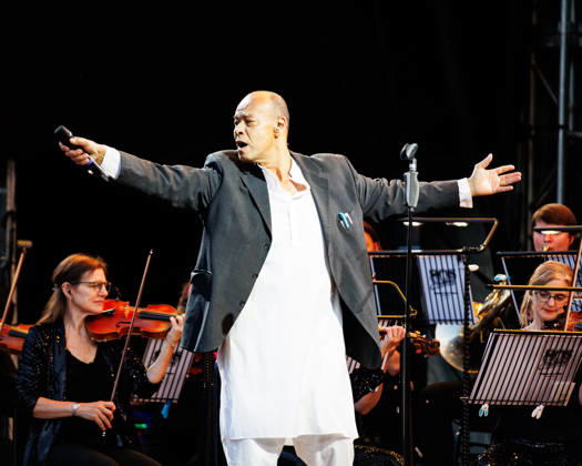 Roland Gift of Fine Young Cannibals performing live at the 80s Classical Show at the Hampton Court Palace Festival, London, UK on 20th June 2026 Roland Gift of Fine Young Cannibals performing live at the 80s Classical Show at the Hampton Court Palace Festival, London, UK on 20th June 2026, Credit:Manuela Langotsch Avalon United Kingdom, London, Hampton Court Palace Festival  Copyright: xManuelaxLangotschx xAvalonx 1111609795