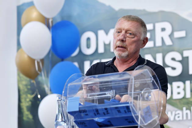 Tennis-Legende Boris Becker bei einer Tombola-Ziehung während seines Auftritts bei den Sommer-Aktionstagen im Wohnmobilpark Bad Honnef. Bad Honnef, 21.06.2026 NRW Deutschland Copyright: xChristophxHardtx
