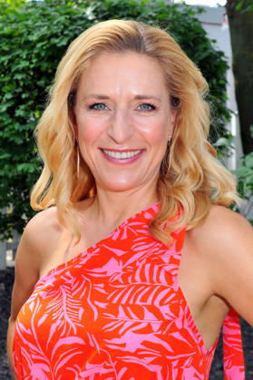 ZDF - Fernsehgarten. Sängerin Stefanie Hertel während der ZDF - Unterhaltungsshow Fernsehgarten am 21.06.2026 in Mainz. 20260621MWI129421