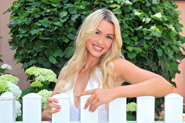 ZDF - Fernsehgarten. Sängerin Aileen Sager während der ZDF - Unterhaltungsshow Fernsehgarten am 21.06.2026 in Mainz. 20260621MWI129486