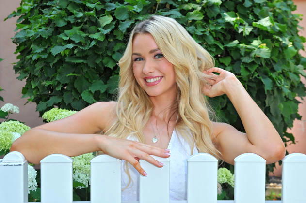 ZDF - Fernsehgarten. Sängerin Aileen Sager während der ZDF - Unterhaltungsshow Fernsehgarten am 21.06.2026 in Mainz. 20260621MWI129493