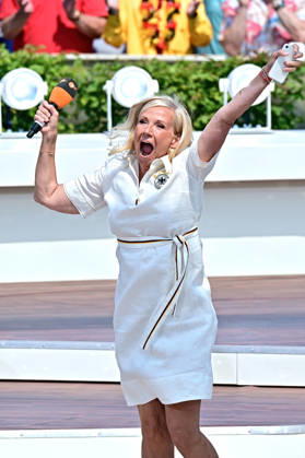 ZDF - Fernsehgarten. Fernsehmoderatorin Andrea Kiwi Kiewel während der ZDF - Unterhaltungsshow Fernsehgarten am 21.06.2026 in Mainz. 20260621MWI128916